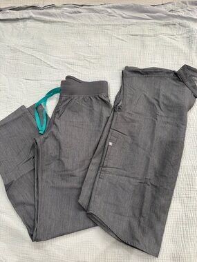 Figs Women's Gray Jogger Scrub Pants with Teal Drawstring + Top